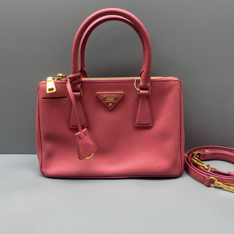 Prada 普拉達 十字紋牛皮小號殺手包 尺寸26*17-0