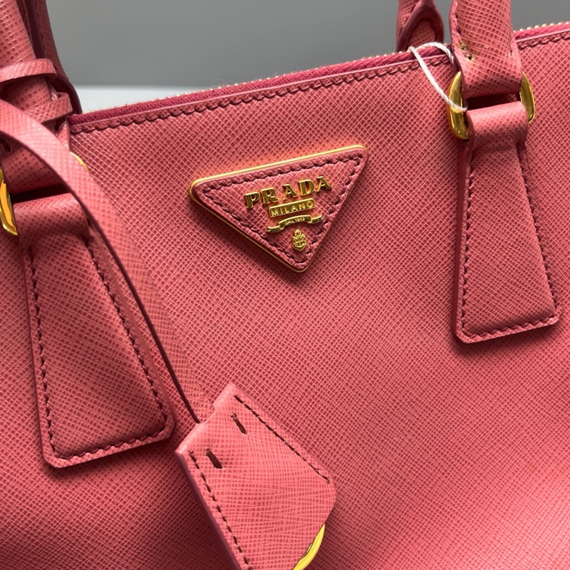 Prada 普拉達 十字紋牛皮小號殺手包 尺寸26*17-5