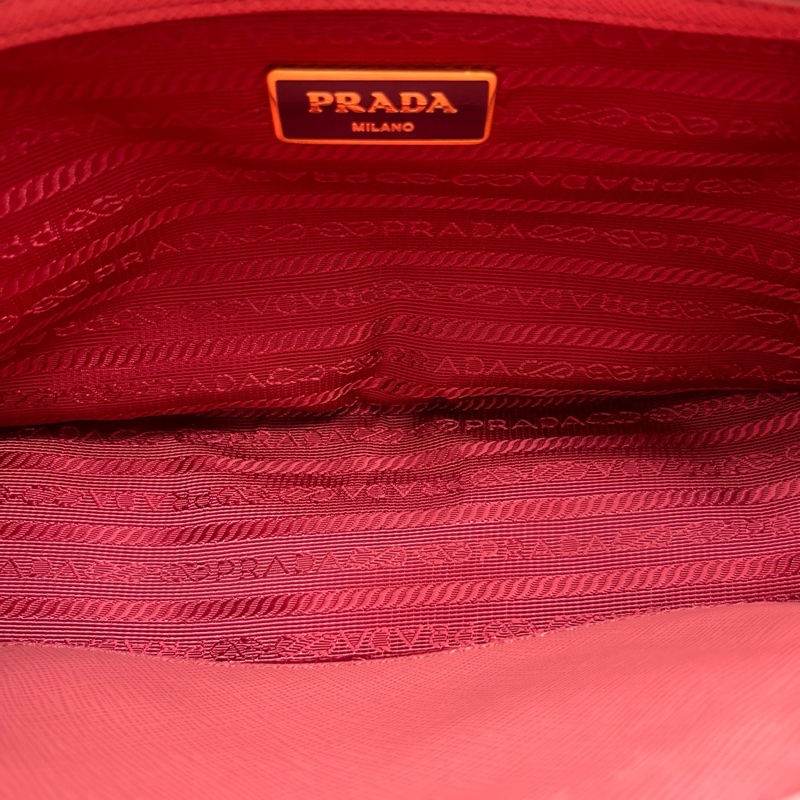 Prada 普拉達 十字紋牛皮小號殺手包 尺寸26*17-8