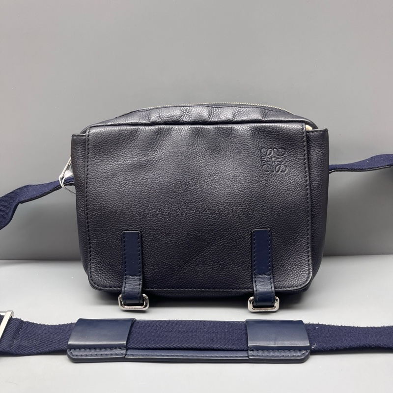 Loewe  羅意威 深藍色荔枝紋郵差包 尺寸26*17-0