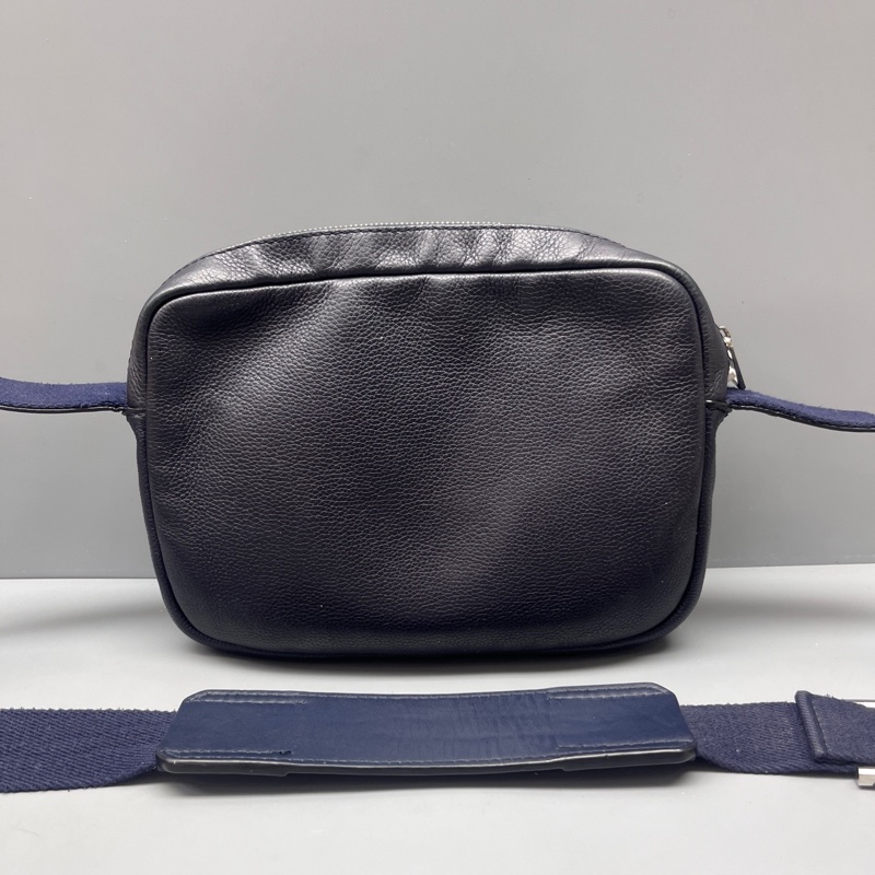 Loewe  羅意威 深藍色荔枝紋郵差包 尺寸26*17-1