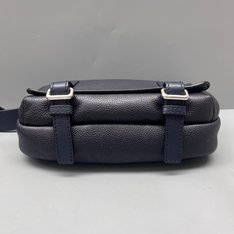 Loewe  羅意威 深藍色荔枝紋郵差包 尺寸26*17-2