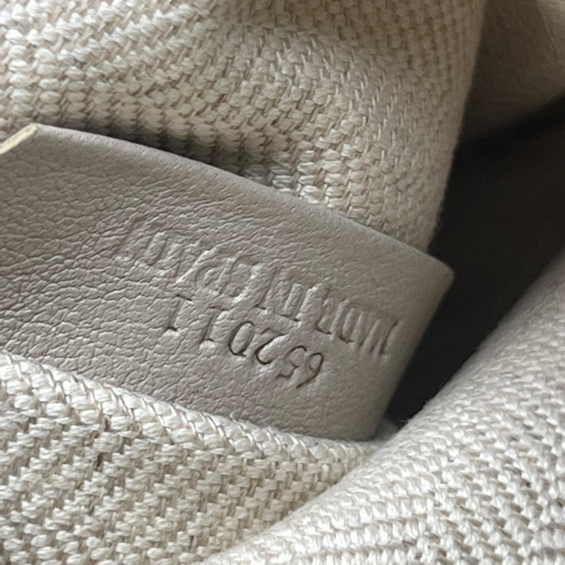 Loewe  羅意威 深藍色荔枝紋郵差包 尺寸26*17-7