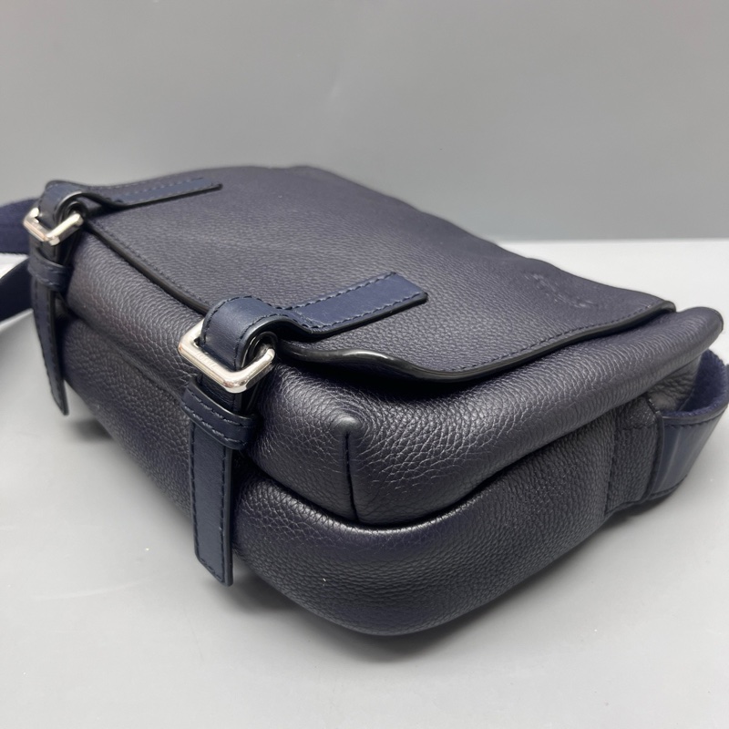 Loewe  羅意威 深藍色荔枝紋郵差包 尺寸26*17-9