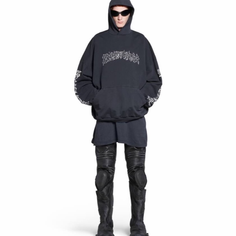 Balenciaga 男女同款 徽標連帽衛衣1 2 3碼模特身高 190 CM，所穿尺碼 4碼-7