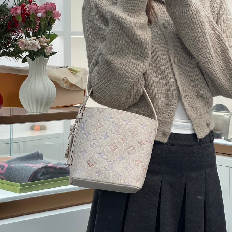 Lv夢幻紫漸變All in BB水桶包芯片 牛皮18*16*12  全新配件齊全-0