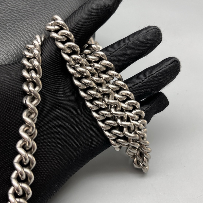 GUCCI 黑色荔枝紋中號鑽扣酒神鏈條包 尺寸28*17-7