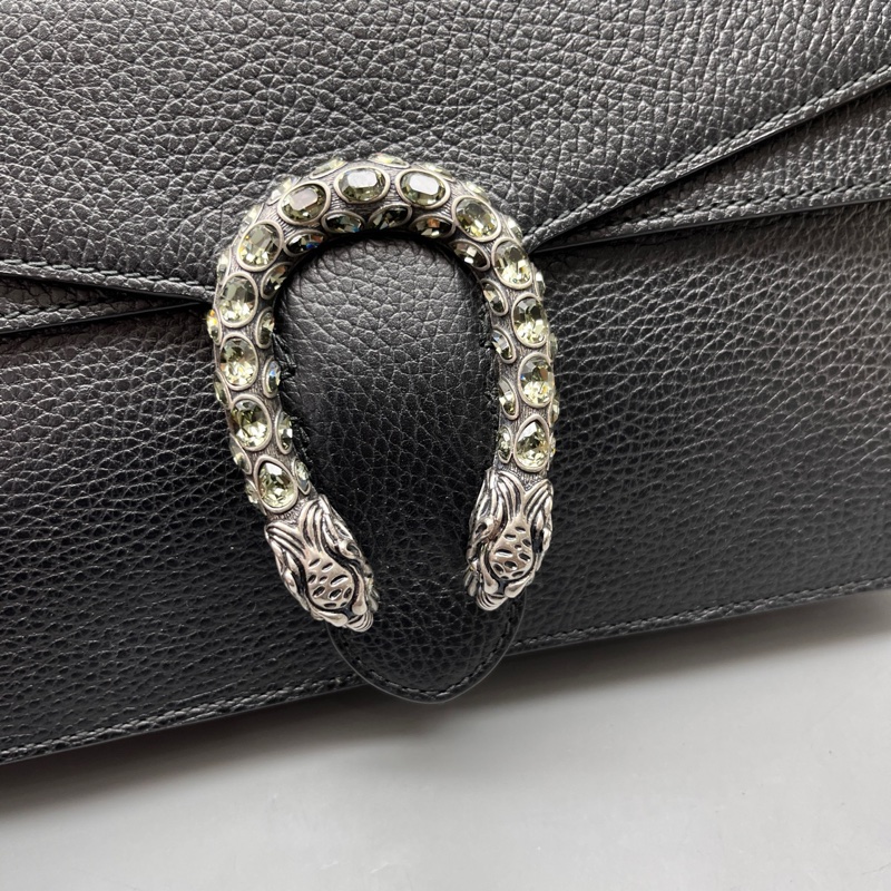 GUCCI 黑色荔枝紋中號鑽扣酒神鏈條包 尺寸28*17-9