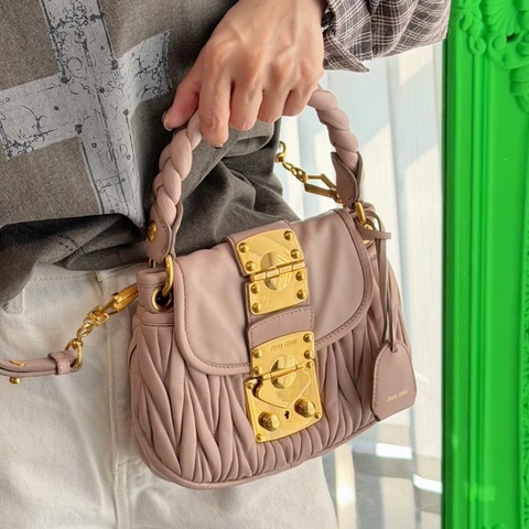 MIUMIU 粉金手提肩背斜背元寶包20*16*5 98新配件塵袋