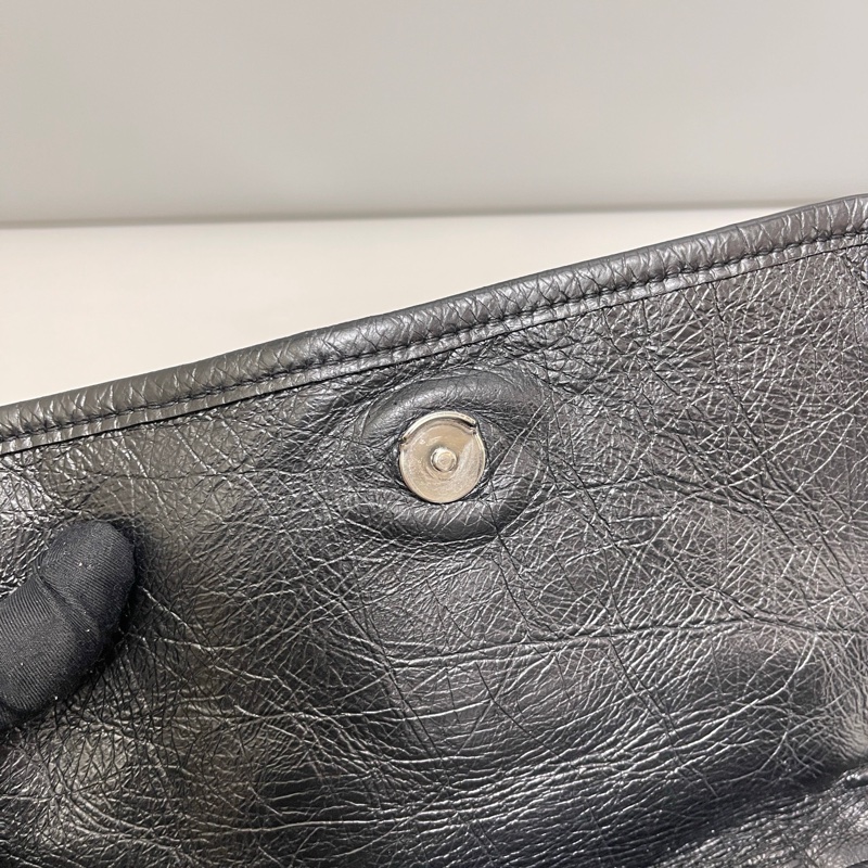 YSL Niki黑銀油臘皮小號-14