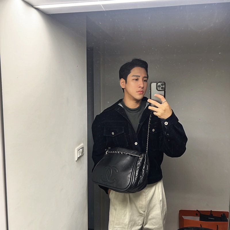 Chanel 荔枝皮銀鏈機場包 🛫超時髦 #收藏價58800 最好看的黑銀配色 男女都合適 新款專櫃破20萬➕ 配件:原廠塵套-7