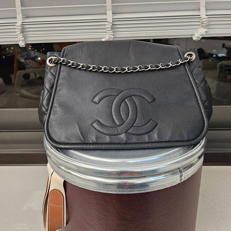 Chanel 荔枝皮銀鏈機場包 🛫超時髦 #收藏價58800 最好看的黑銀配色 男女都合適 新款專櫃破20萬➕ 配件:原廠塵套-10