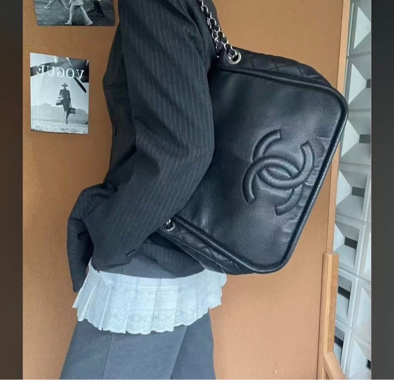 Chanel 荔枝皮銀鏈機場包 🛫超時髦 #收藏價58800 最好看的黑銀配色 男女都合適 新款專櫃破20萬➕ 配件:原廠塵套-11