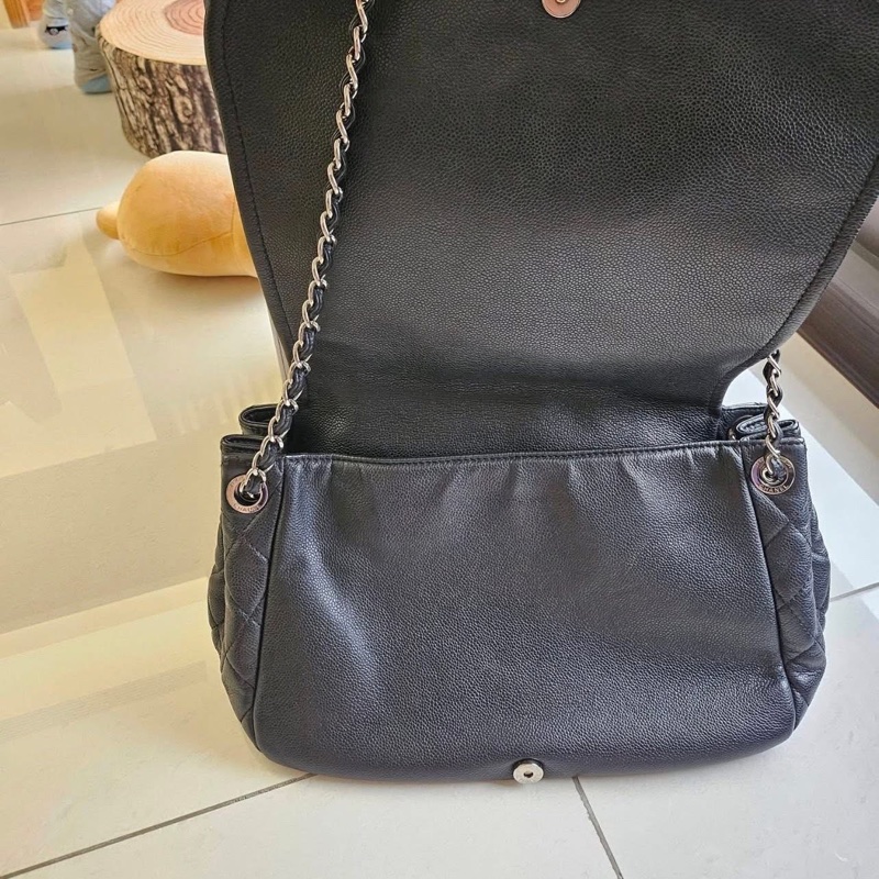 Chanel 荔枝皮銀鏈機場包 🛫超時髦 #收藏價58800 最好看的黑銀配色 男女都合適 新款專櫃破20萬➕ 配件:原廠塵套-14