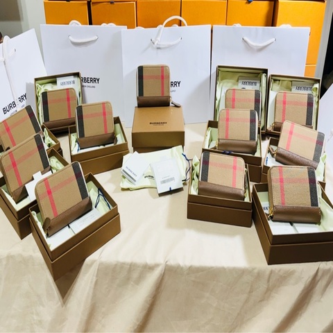 🎁全新盒裝 全台最甜 Burberry 巴寶莉 2025 經典格紋7卡拉鏈卡夾/零錢包（原價16500）