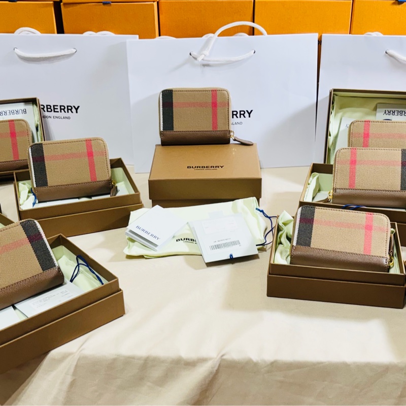 🎁全新盒裝 全台最甜 Burberry 巴寶莉 2025 經典格紋7卡拉鏈卡夾/零錢包(原價16500)-0