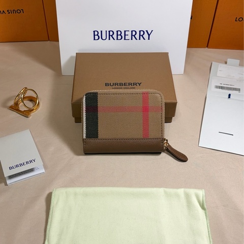 ‼️全台最甜 全新盒裝 Burberry 巴寶莉 2025 經典格紋7卡拉鏈卡夾/零錢包（原價16500）