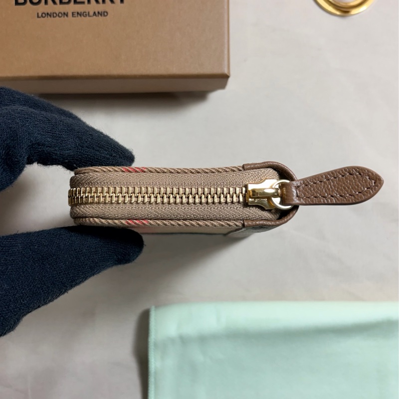 🎁全新盒裝 全台最甜 Burberry 巴寶莉 2025 經典格紋7卡拉鏈卡夾/零錢包(原價16500)-6