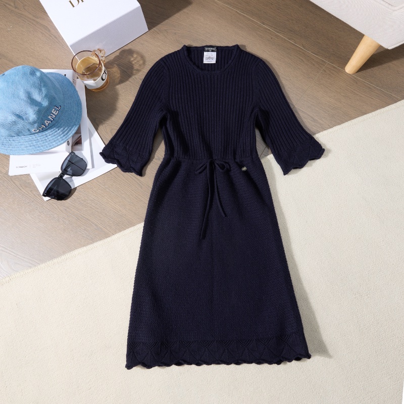 ❤️CHANEL 微喇叭袖 優雅修身連衣裙 Logo裝飾-0