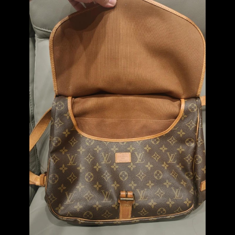 年底特價出清日本帶回LV小型馬鞍包包，正常使用痕跡，男女適用，售出不退，除非認定是假包，狀況如照片所示，完美主義者請勿下單，謝謝-1