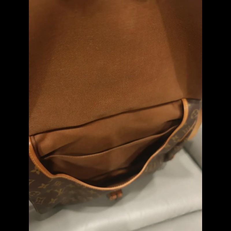 年底特價出清日本帶回LV小型馬鞍包包，正常使用痕跡，男女適用，售出不退，除非認定是假包，狀況如照片所示，完美主義者請勿下單，謝謝-2