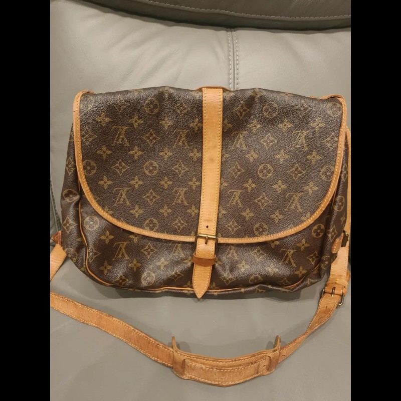 年底特價出清日本帶回LV小型馬鞍包包，正常使用痕跡，男女適用，售出不退，除非認定是假包，狀況如照片所示，完美主義者請勿下單，謝謝-3