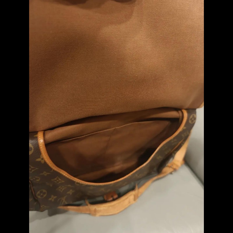 年底特價出清日本帶回LV小型馬鞍包包，正常使用痕跡，男女適用，售出不退，除非認定是假包，狀況如照片所示，完美主義者請勿下單，謝謝-4