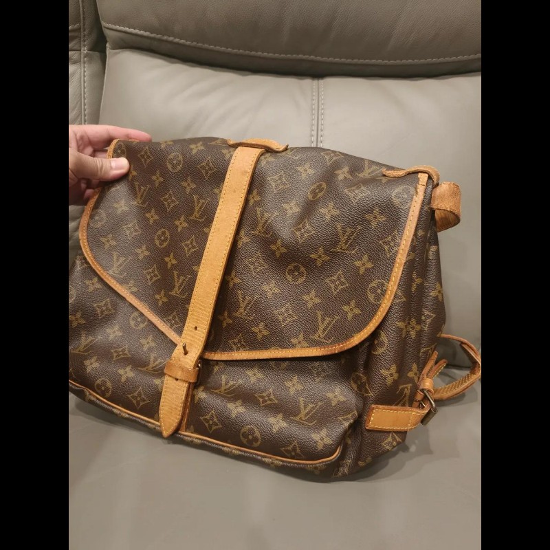 年底特價出清日本帶回LV小型馬鞍包包，正常使用痕跡，男女適用，售出不退，除非認定是假包，狀況如照片所示，完美主義者請勿下單，謝謝-5