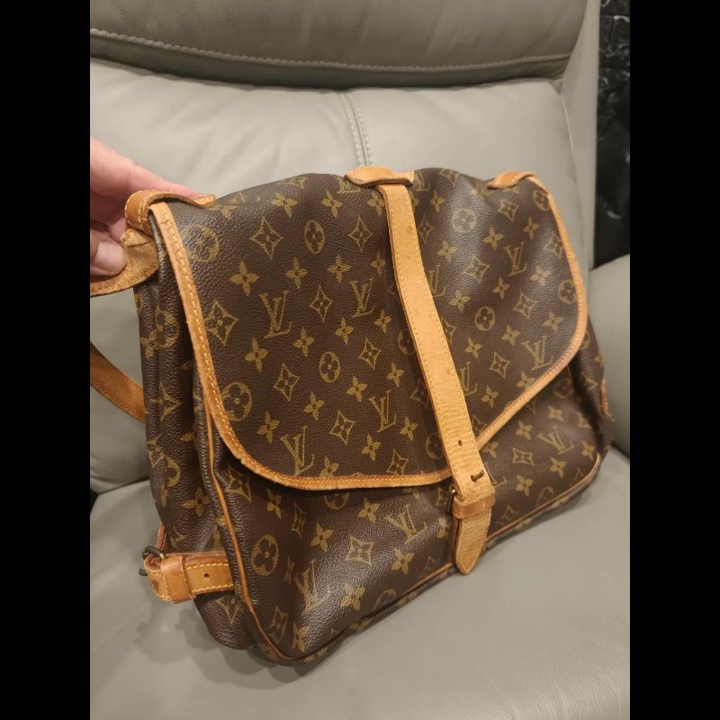 年底特價出清日本帶回LV小型馬鞍包包，正常使用痕跡，男女適用，售出不退，除非認定是假包，狀況如照片所示，完美主義者請勿下單，謝謝-6