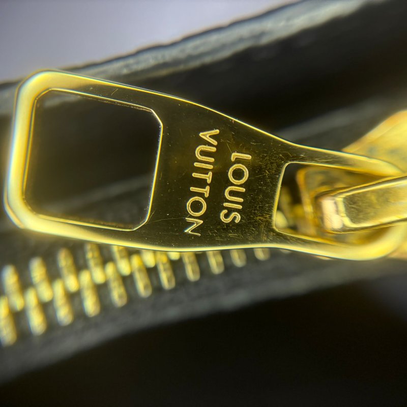 Louis Vuitton Sarah 壓紋長款皮夾-18