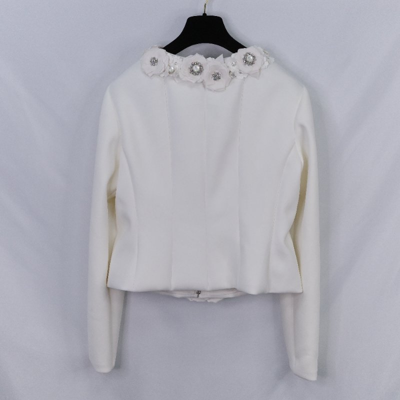 Chanel 香奈兒 2025 早春度假 白色山茶花立體貼飾 水晶裝飾 外套-1