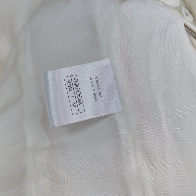 Chanel 香奈兒 2025 早春度假 白色山茶花立體貼飾 水晶裝飾 外套-4