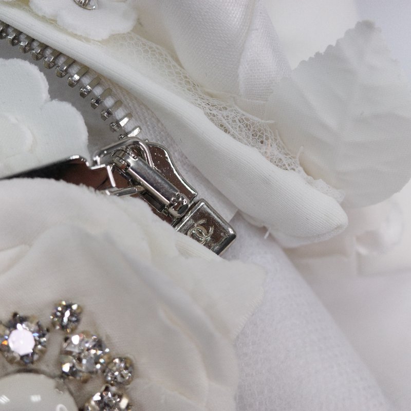 Chanel 香奈兒 2025 早春度假 白色山茶花立體貼飾 水晶裝飾 外套-16