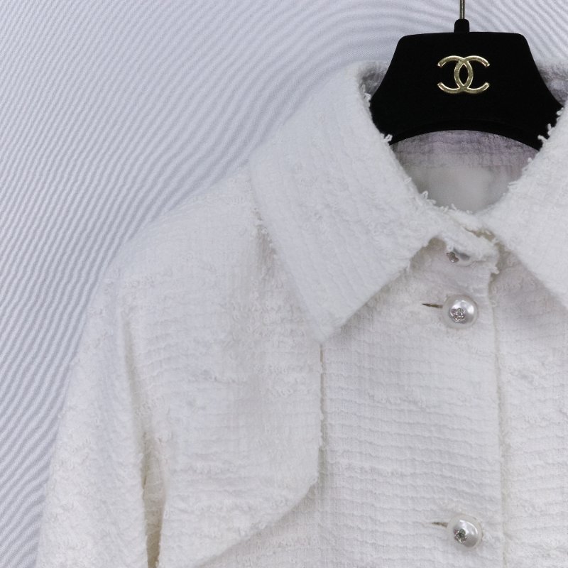 Chanel 香奈兒 25P 白色斜紋軟呢 珍珠扣風衣外套-3