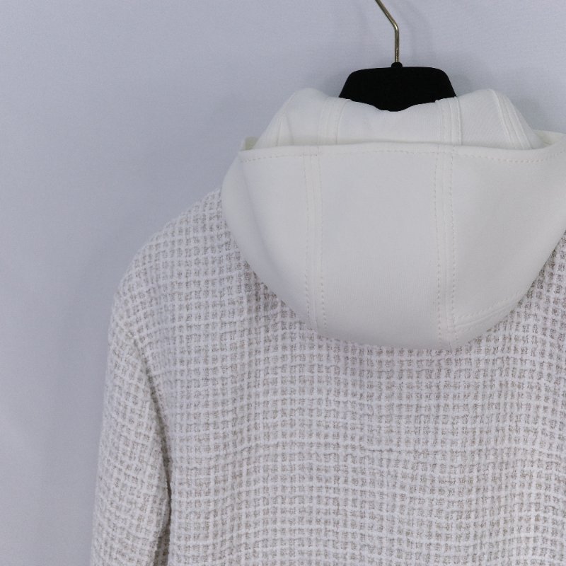 Chanel 香奈兒 立體花卉水晶裝飾 白色斜紋 軟呢外套-5