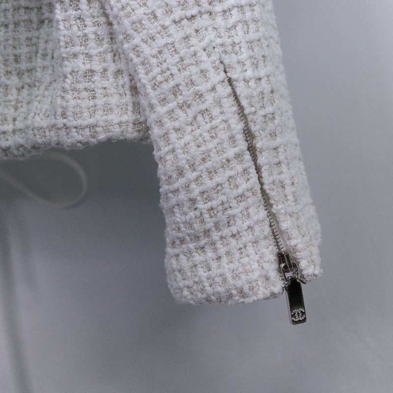 Chanel 香奈兒 立體花卉水晶裝飾 白色斜紋 軟呢外套-12