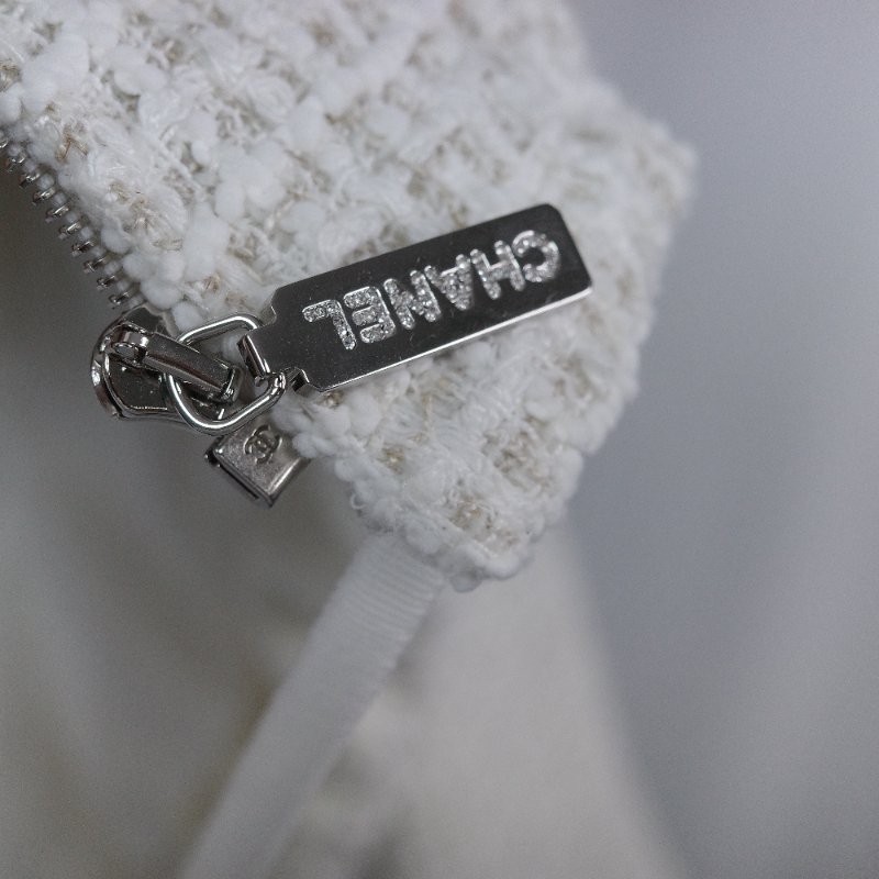 Chanel 香奈兒 立體花卉水晶裝飾 白色斜紋 軟呢外套-13