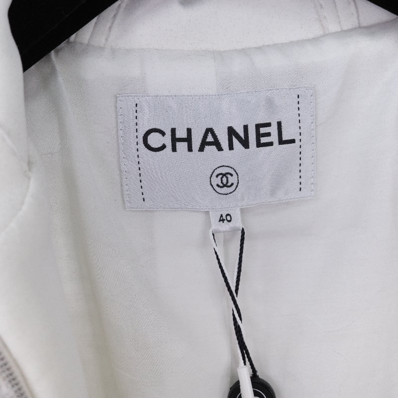 Chanel 香奈兒 立體花卉水晶裝飾 白色斜紋 軟呢外套-16