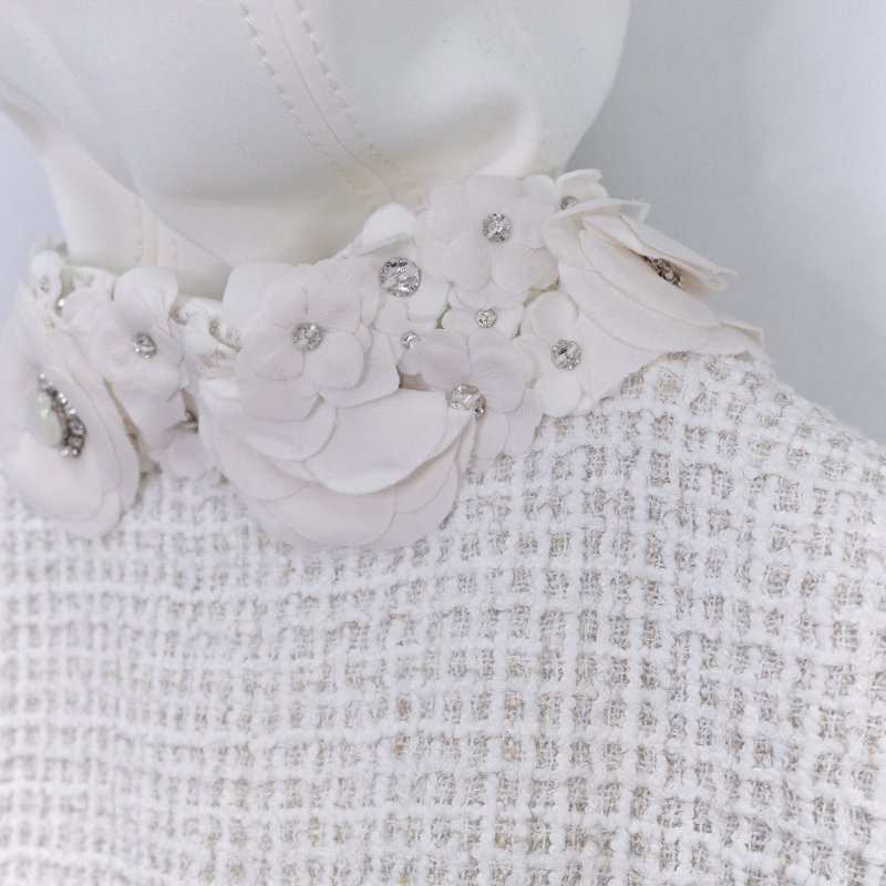 Chanel 香奈兒 立體花卉水晶裝飾 白色斜紋 軟呢外套-21