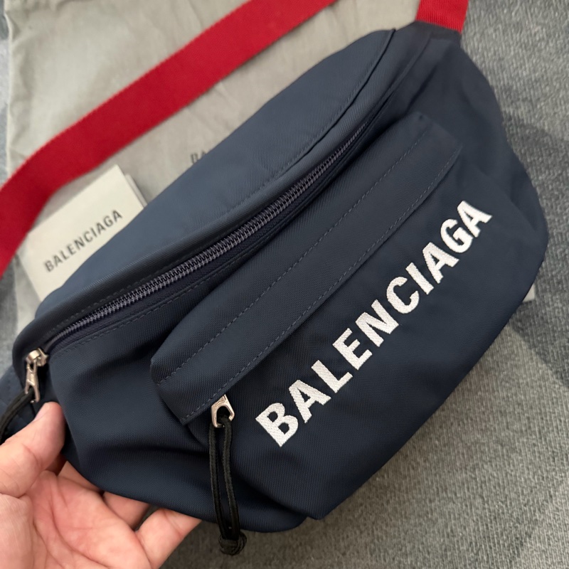 巴黎世家 經典刺繡LOGO尼龍拉鍊胸腰包-4