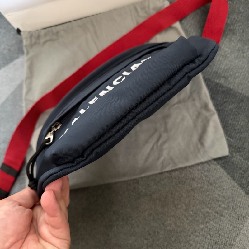 巴黎世家 經典刺繡LOGO尼龍拉鍊胸腰包-5