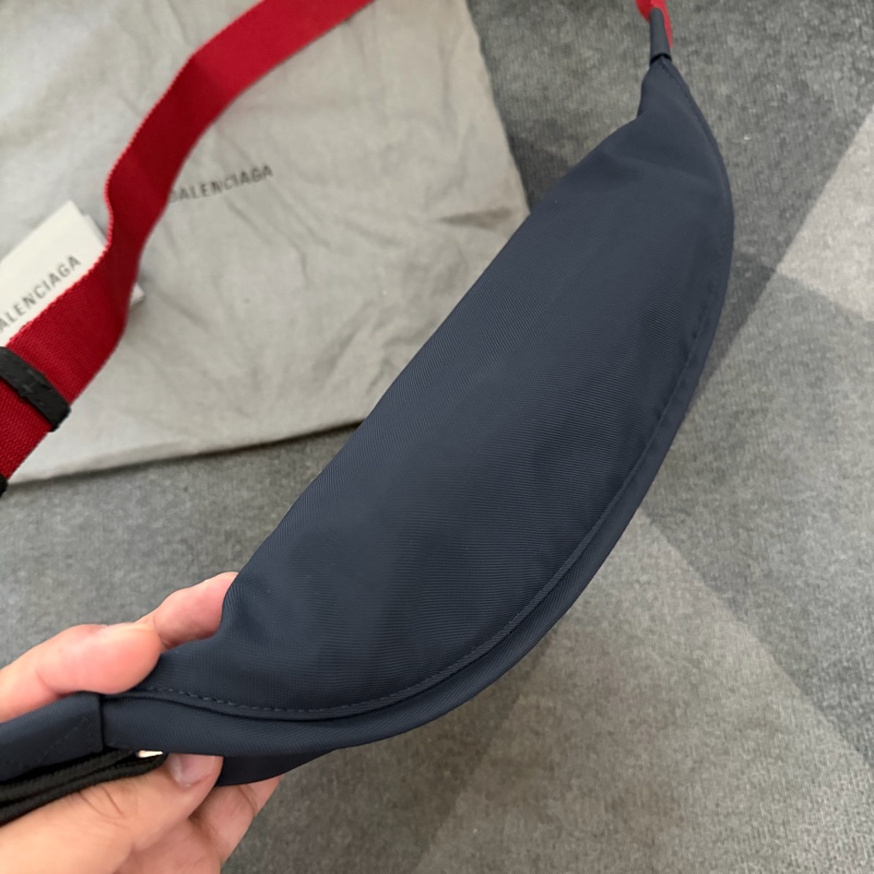 巴黎世家 經典刺繡LOGO尼龍拉鍊胸腰包-6