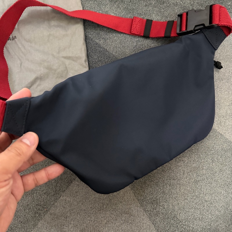 巴黎世家 經典刺繡LOGO尼龍拉鍊胸腰包-8