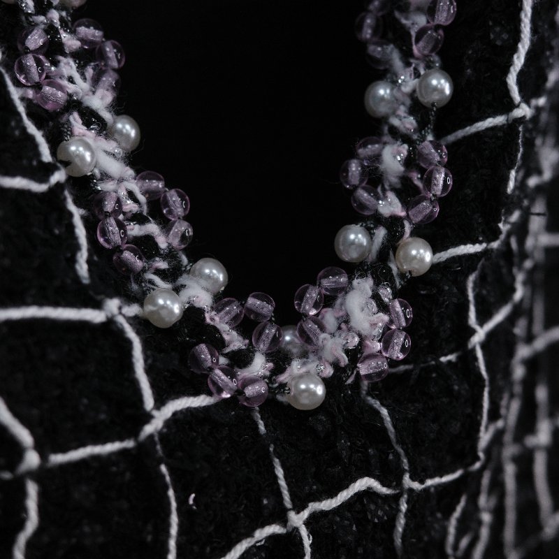 Chanel 香奈兒 黑白格紋亮片 裝飾珠珠 領口斜紋軟呢上衣-6