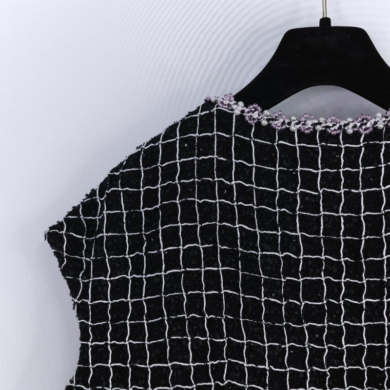 Chanel 香奈兒 黑白格紋亮片 裝飾珠珠 領口斜紋軟呢上衣-8