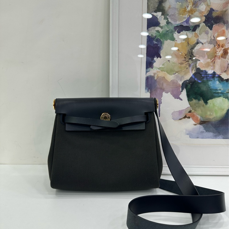 Hermes 愛馬仕 mini herbag Zip20深古銅灰色 拼黑 超酷 W 有購證-1