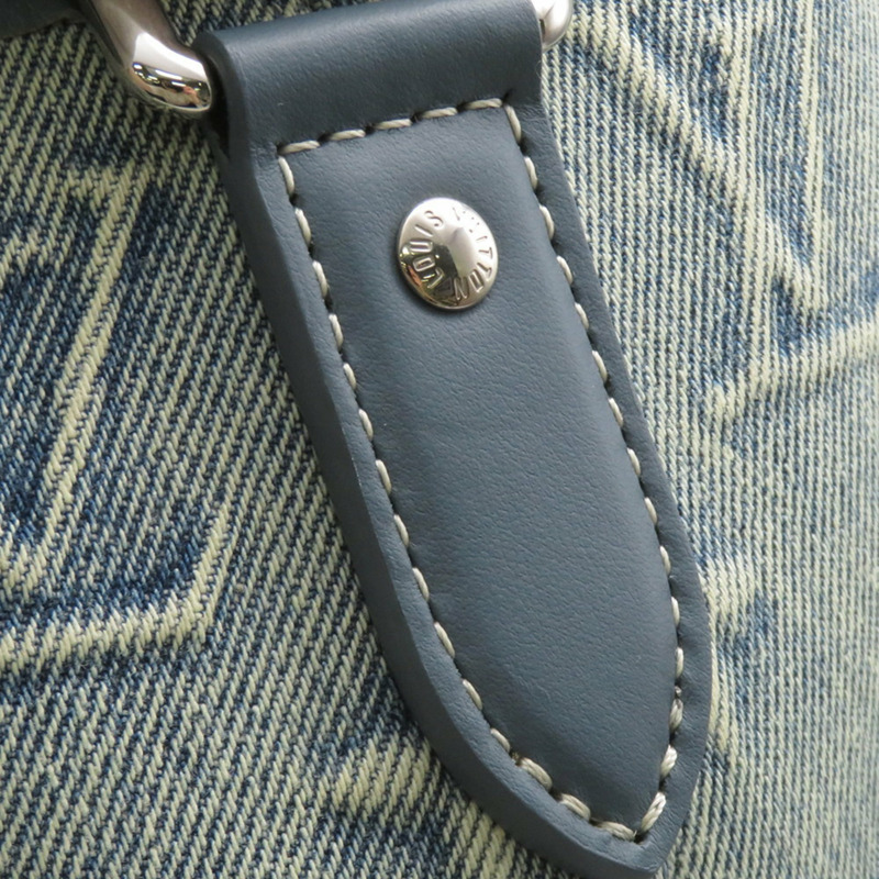 Louis Vuitton Monogram Washed Denim Weekend Tote NM M22537,一款兩用肩包和手提包。-13