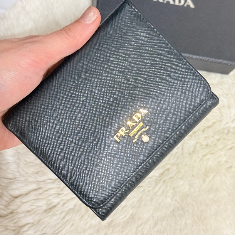 超級甜售🫨不錯的88新✨prada黑色防刮牛皮三折短夾 三折錢包 中夾 有零錢袋-58