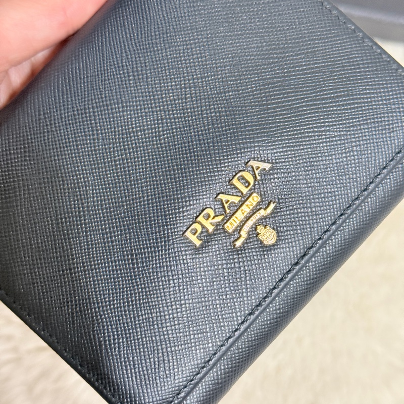 超級甜售🫨不錯的88新✨prada黑色防刮牛皮三折短夾 三折錢包 中夾 有零錢袋-59