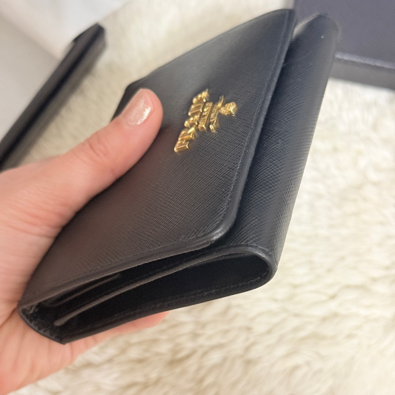 超級甜售🫨不錯的88新✨prada黑色防刮牛皮三折短夾 三折錢包 中夾 有零錢袋-71